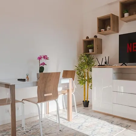 Free Wifi Netflix Settefontane Elegant * Триест